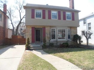 419 Lothrop Rd, Grosse Pointe Farms, MI 48236