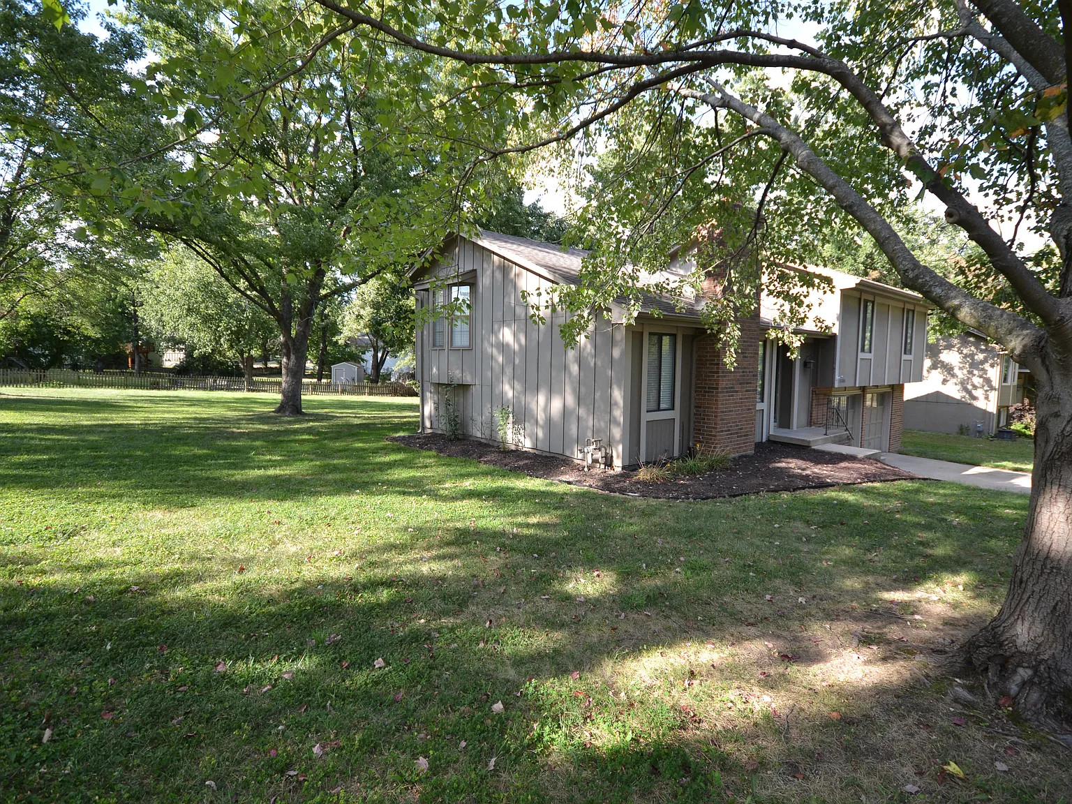 4 bed, 1590 sqft, $2,400 — Photo 2