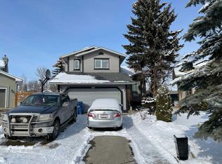 627 S Macewan Valley Rd NW, Calgary, AB T3K3T3