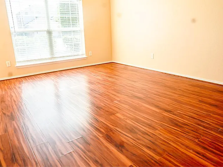 1102 Deedee Creek Dr — Photo 2