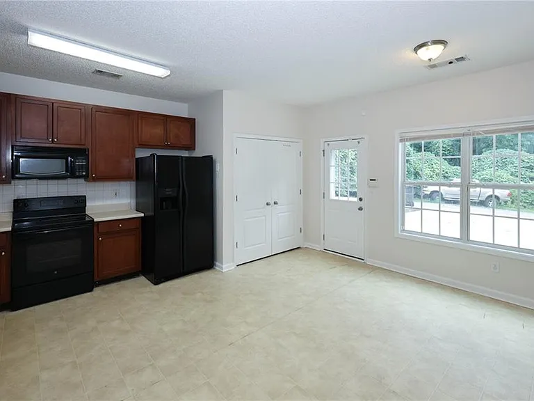 7705 Commerce Ct — Photo 8