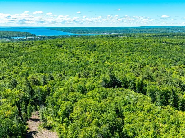 2 Forsman Rd, Hancock, MI 49930