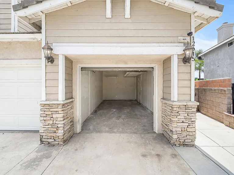 12615 Bridgewater Dr — Photo 22