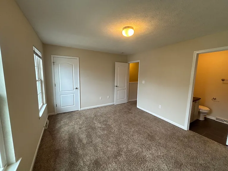 50 Gloucester Dr — Photo 6