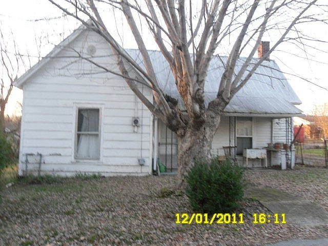 2nd image of 713 Barrow St