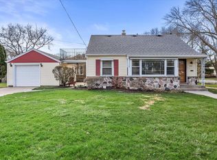 3749 S 1st St, Milwaukee, WI