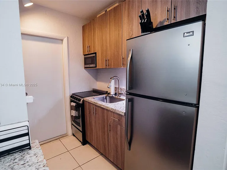 7901 SW 64th Ave #6 — Photo 10