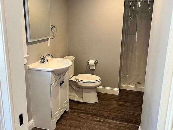 5th image of 5 Sullivan Ave #1