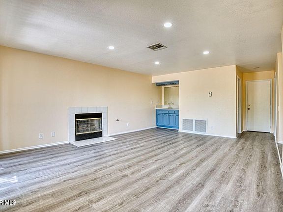 4th image of 43954 Blue Sky Ct #1