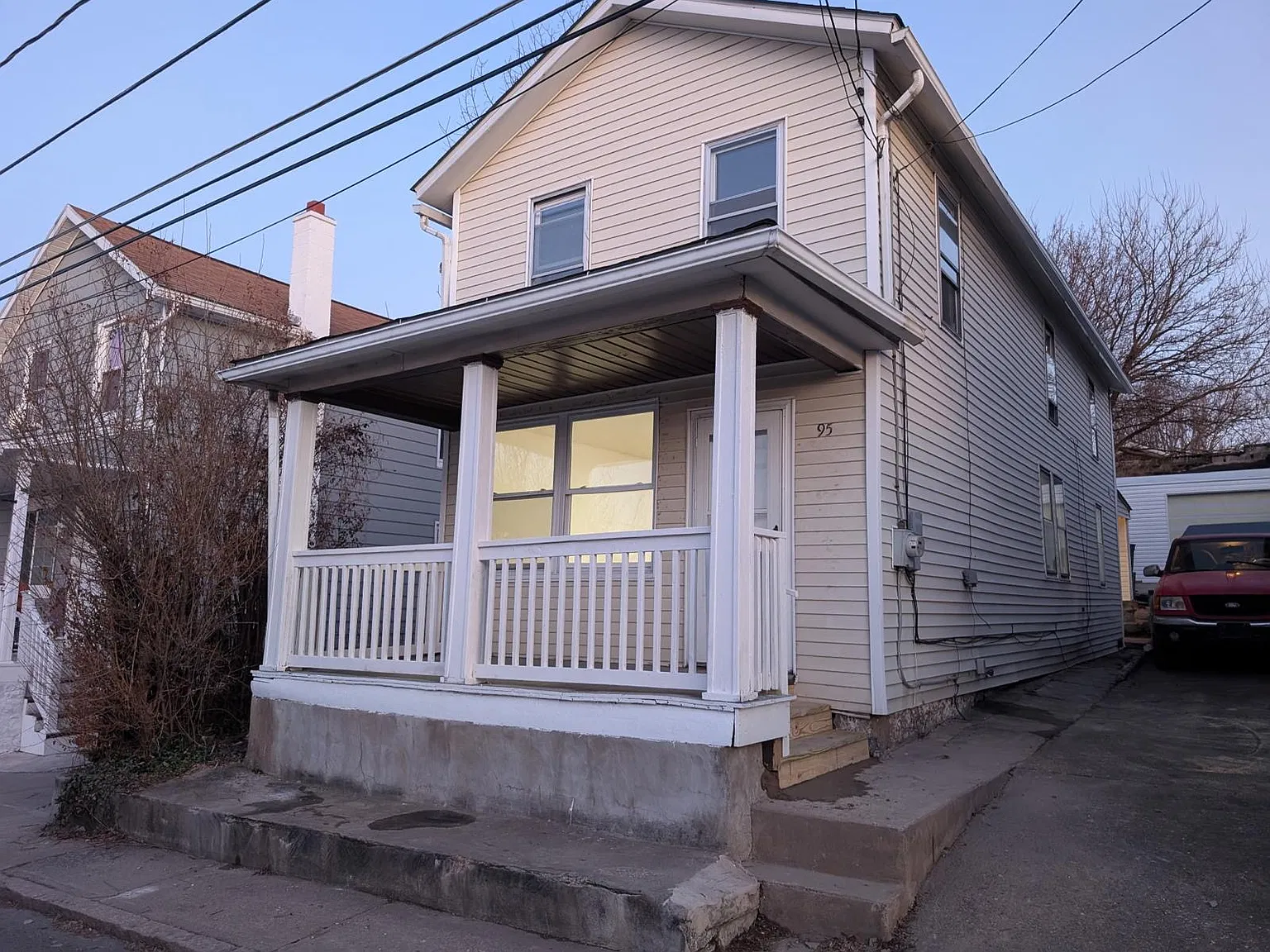 3 bed, 1290 sqft, $1,750 — Photo 1