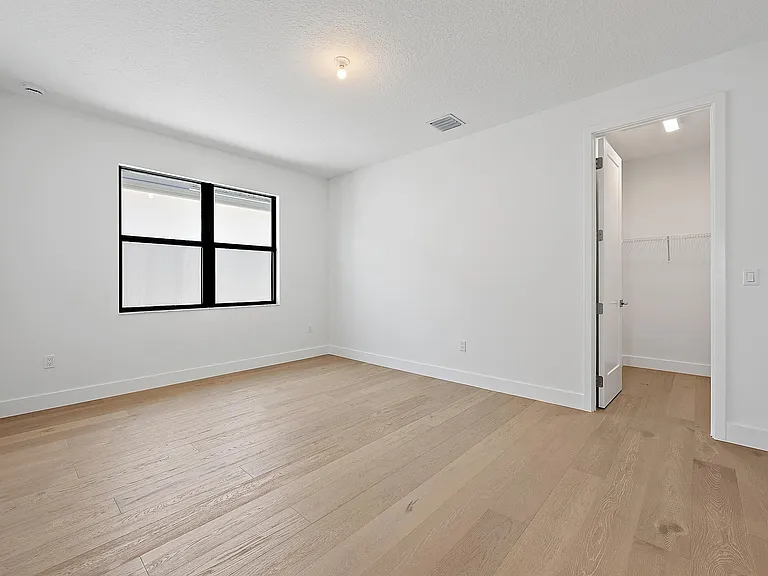 20471 Southernwood Ave — Photo 35