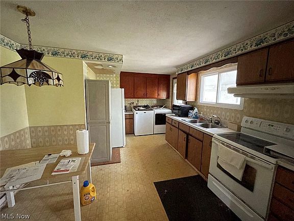 4th image of 18724 Riverview Dr