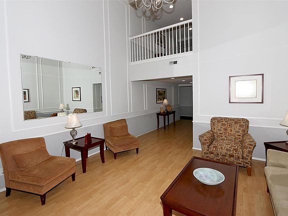 4th image of 514 Coeur De Royale Dr APT 201