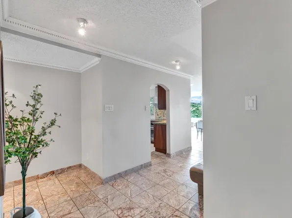 1675 Hornby St #203, Vancouver, BC V6Z 2M3
