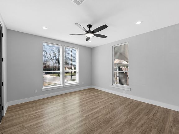 3rd image of 1510 S Lindsay St