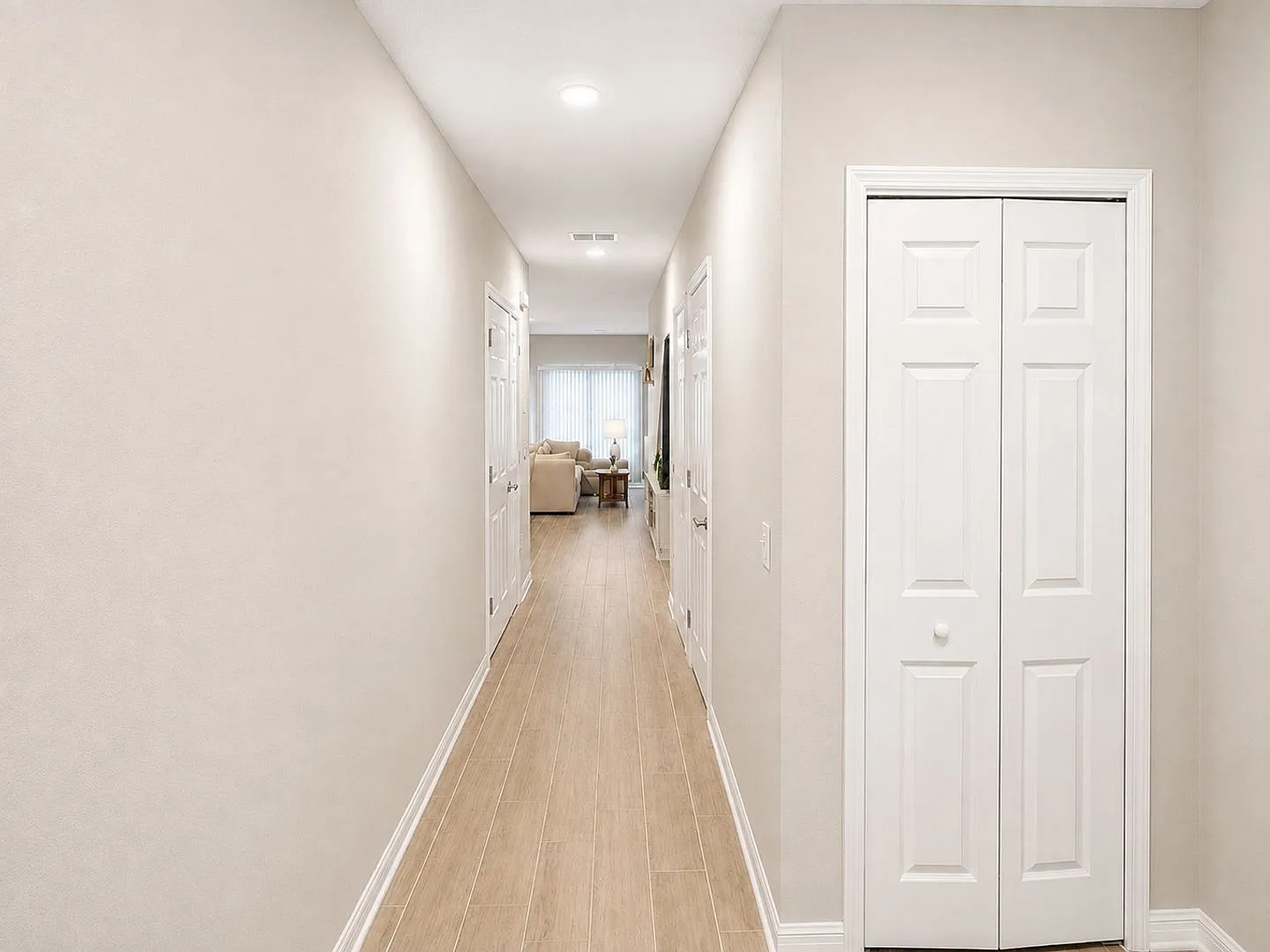 Beautiful 3-Bedroom Townhome| Conservation View| Wi-Fi & Cable Included — Photo 3