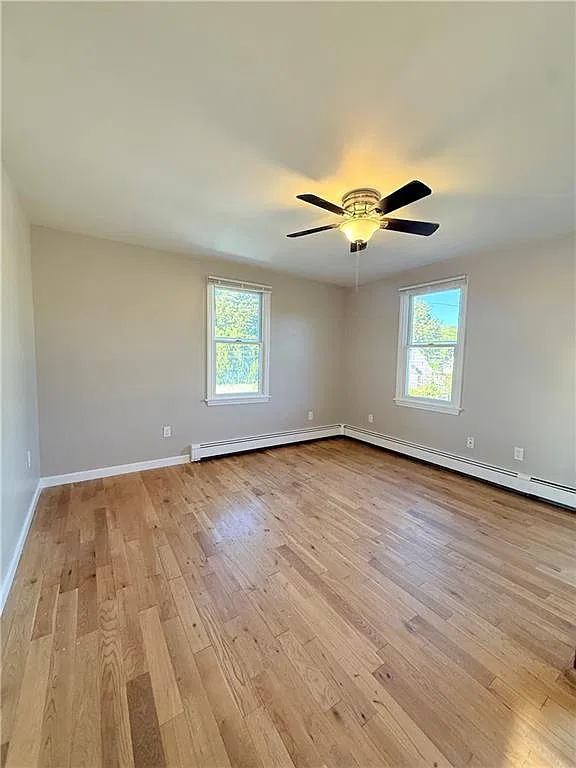 3 bed, 1.0 bath, 1170 sqft, $2,600 — Photo 3