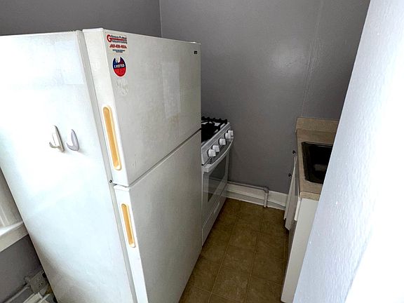 4th image of 2325 E 2nd St APT 6