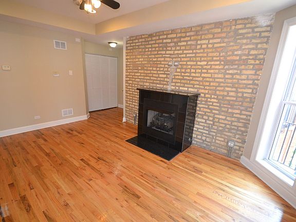 2nd image of 1638 W Greenleaf Ave #46
