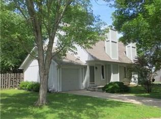 8814 Cottonwood St, Lenexa, KS 66215