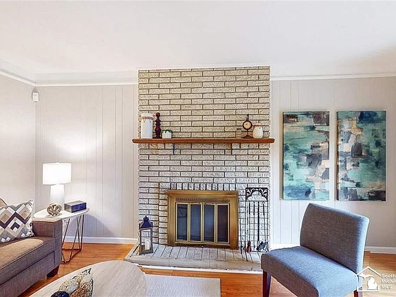 5th image of 2883 Deake St