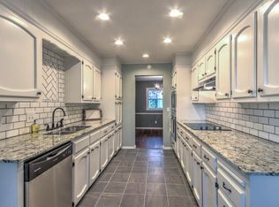 909 Lynwood Ln, Broken Arrow, OK 74011