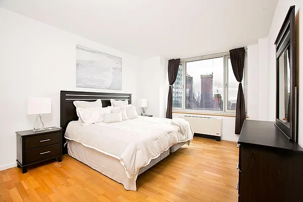 Rented by Keller Williams NYC | media 20