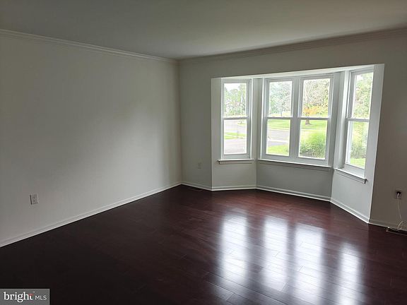 4th image of 124 Horseshoe Ln