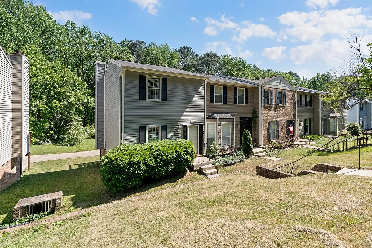 Desirable end/corner unit offering extra privacy and natural light, nestled against a wooded backdrop - 4829 Fulmar Dr