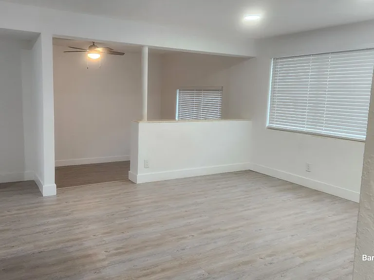 549 Martha Dr — Photo 3