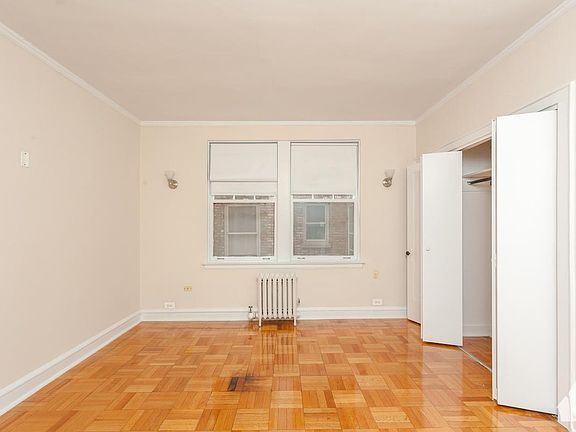 2nd image of 1211 W Sherwin Ave #310