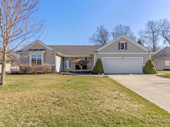 1242 Millwood Dr NE, Belmont, MI 49306