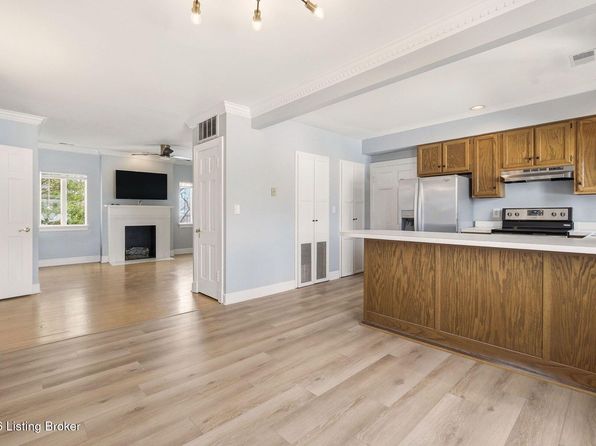 2126 Village Dr APT 5, Louisville, KY 40205