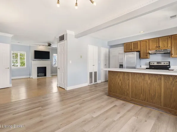 2126 Village Dr APT 5, Louisville, KY 40205