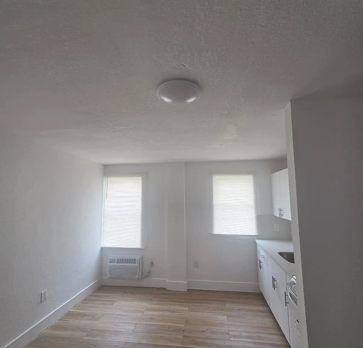 2 bed, $1,900 — Photo 2