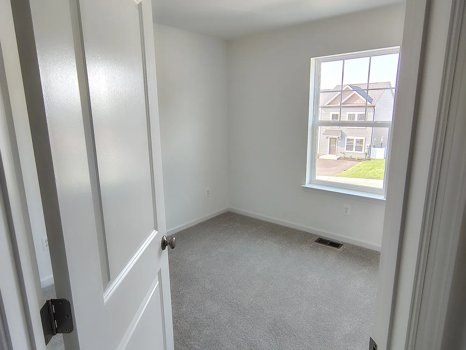 3 bed, 1291 sqft, $850 — Photo 4