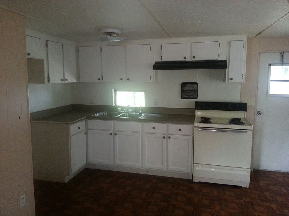 2nd image of 9250 NE Jacksonville Rd Lot C
