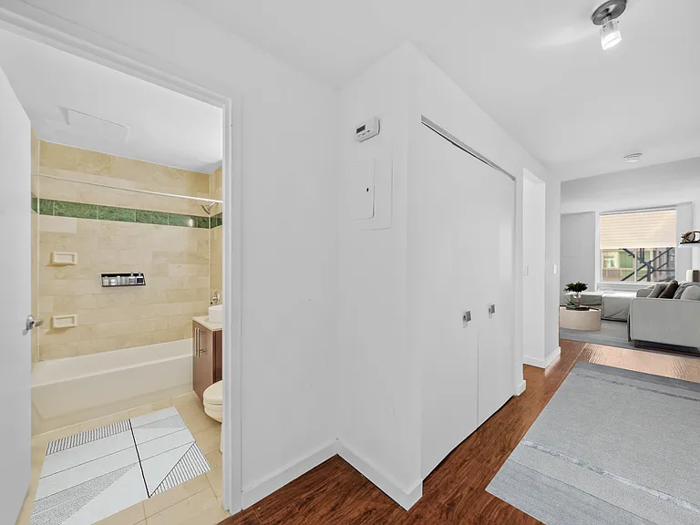90 John St #1018 — Photo 4