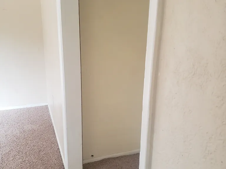 2511 E Lockett Rd — Photo 11
