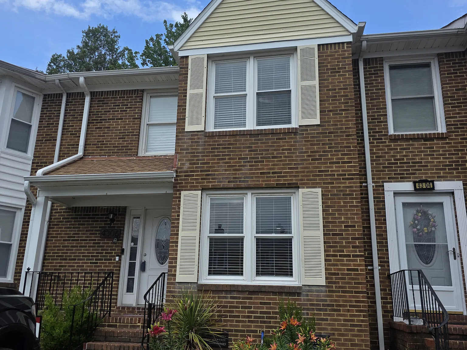 3 bed, 1408 sqft, $2,500 — Photo 1