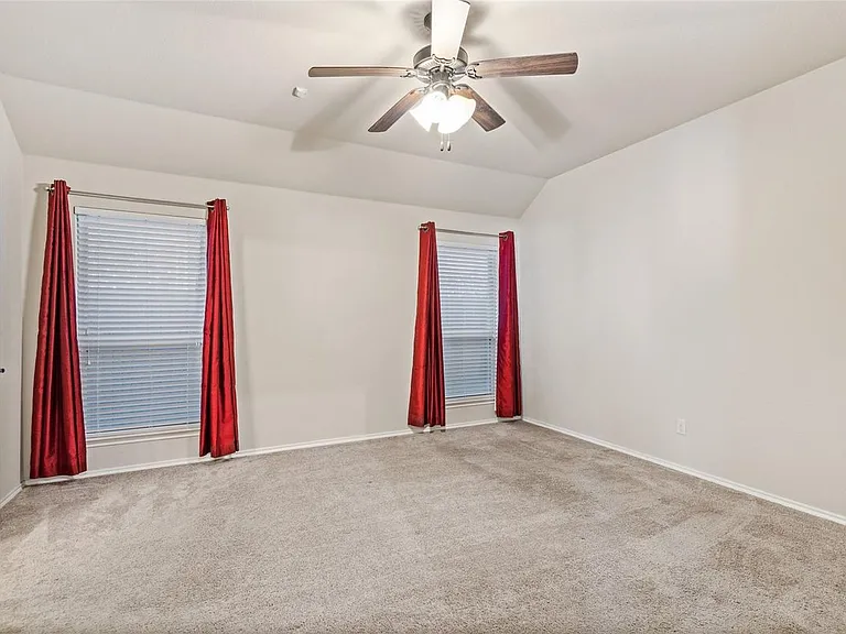 205 Whitman Dr — Photo 6