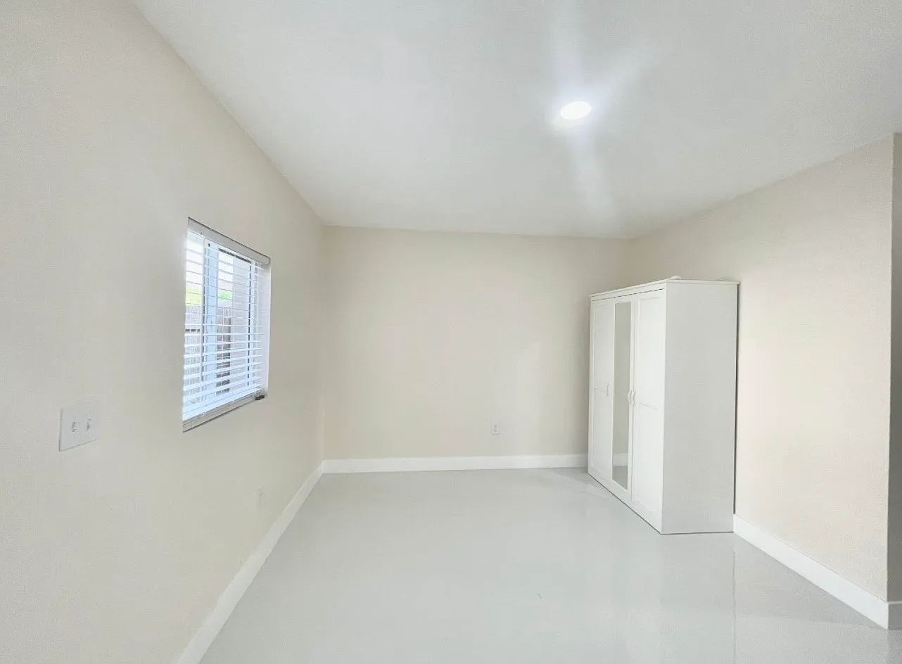 Studio, 380 sqft, $1,400 — Photo 2