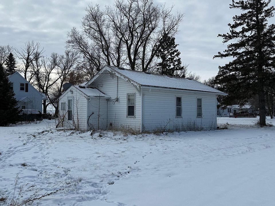 2nd image of 401 Main St