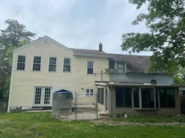 1073 Page St, Manchester, NH 03104