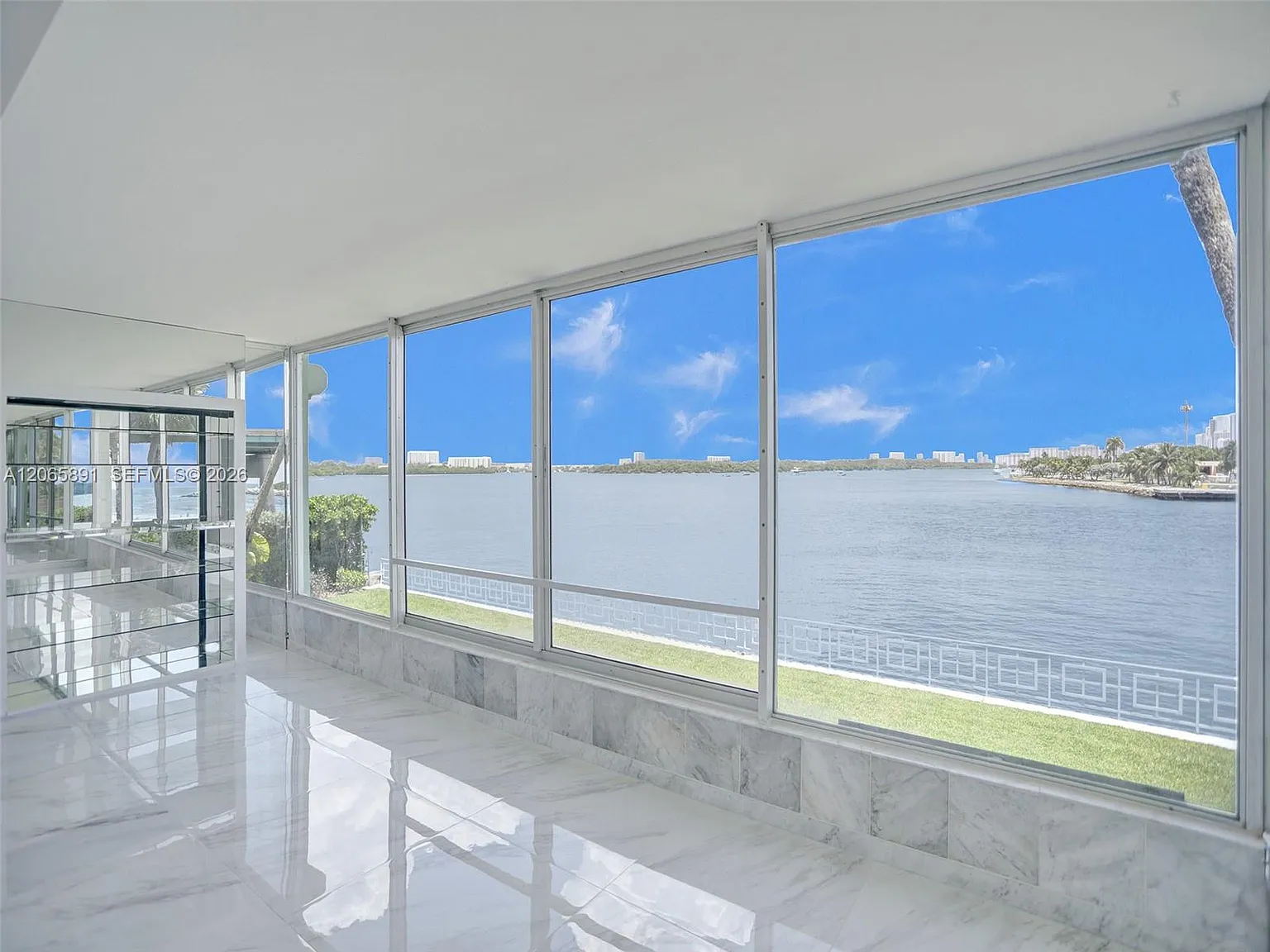 Waters Edge House Condo — Photo 4