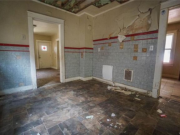 4th image of 2227 Cudaback Ave