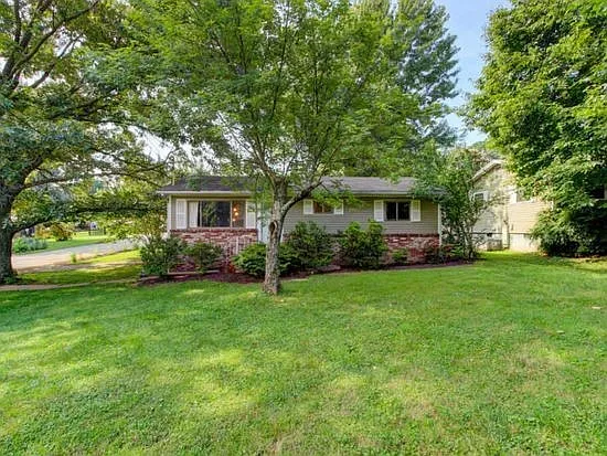 2605 Dexter Ln — Photo 1