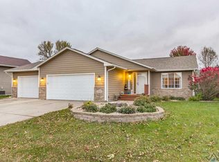 208 N Cardinal Dr, Brandon, SD 57005