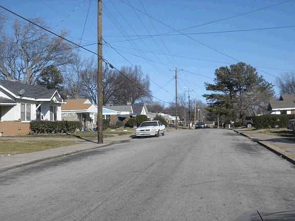3rd image of 979 Randle St APT 1