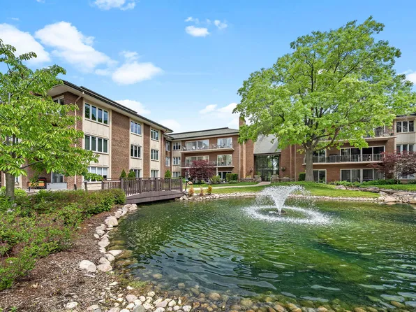 4 Oak Brook Club Dr APT F102, Oak Brook, IL 60523